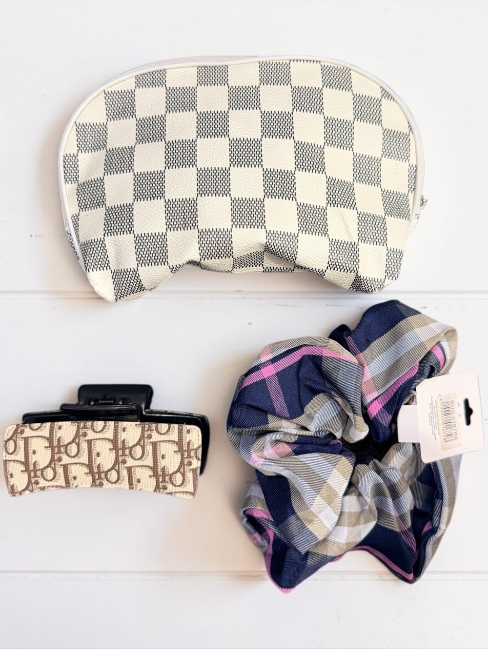 Three-piece fashion hair-accessory gift set Cream Check Pouch, Clip, Scrunchie